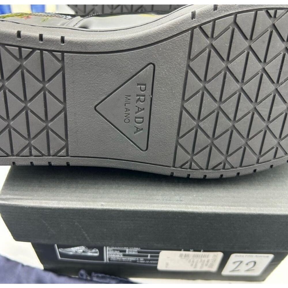 Men's Prada downtown patent leather triangle logo sneakers size 9, made in Italy - Picture 11 of 12